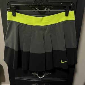 EUC Nike Dry Fit Tennis skirt - size medium.